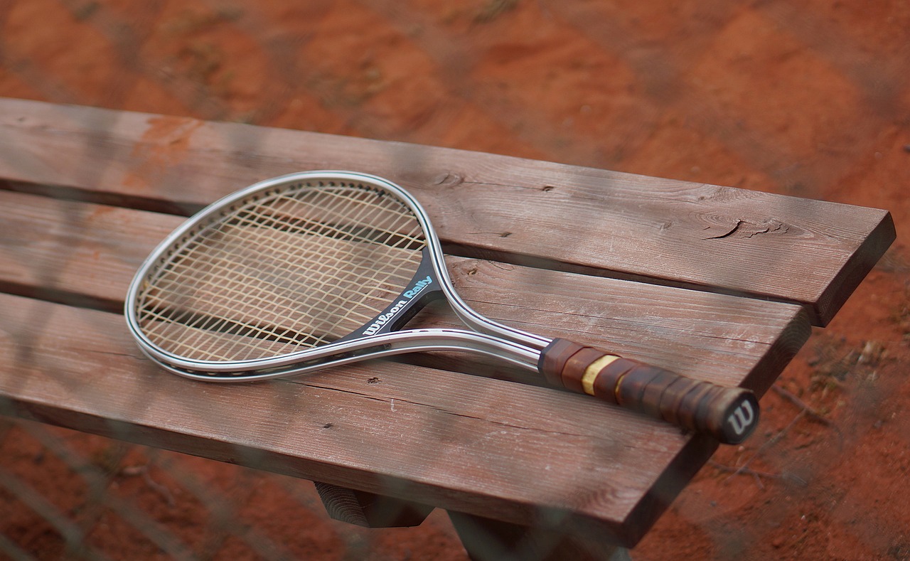 Event atmosphere around the courts and sidelines